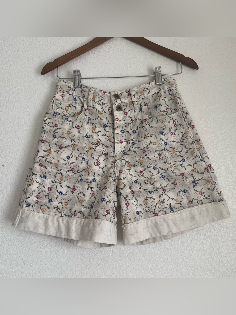 Vintage Arizona floral printed denim shorts, cream, 9